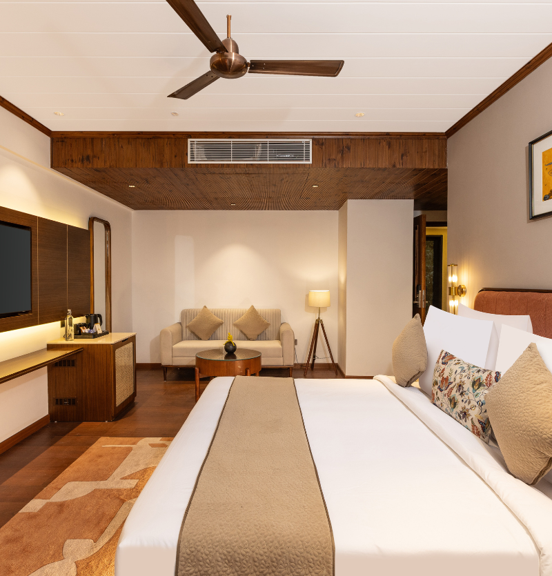 Club Room With Jacuzzi | jüSTa Hollow Oak